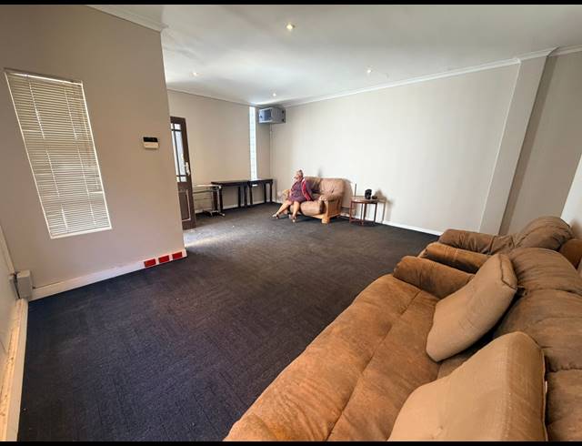 3 BEDROOM FREESTANDING TO LET IN MILL PARK